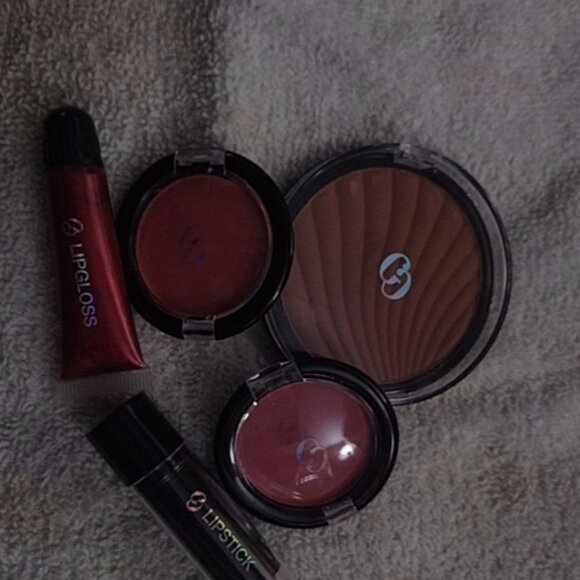 A Five Piece Givenchy Makeup Set - Picture 1 of 5